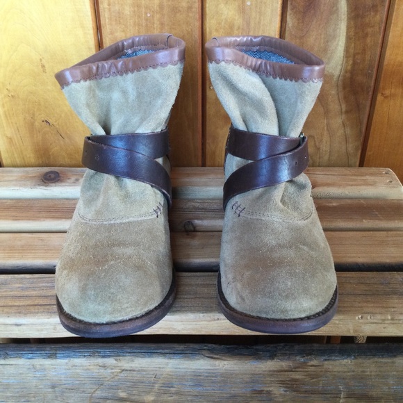 CATERPILLAR CAT Tan/Brown Suede Buckle Ankle Boots Bootie US 6 - Picture 1 of 7